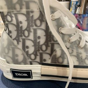 Excellent condition b 23 size 37 worn about 3x